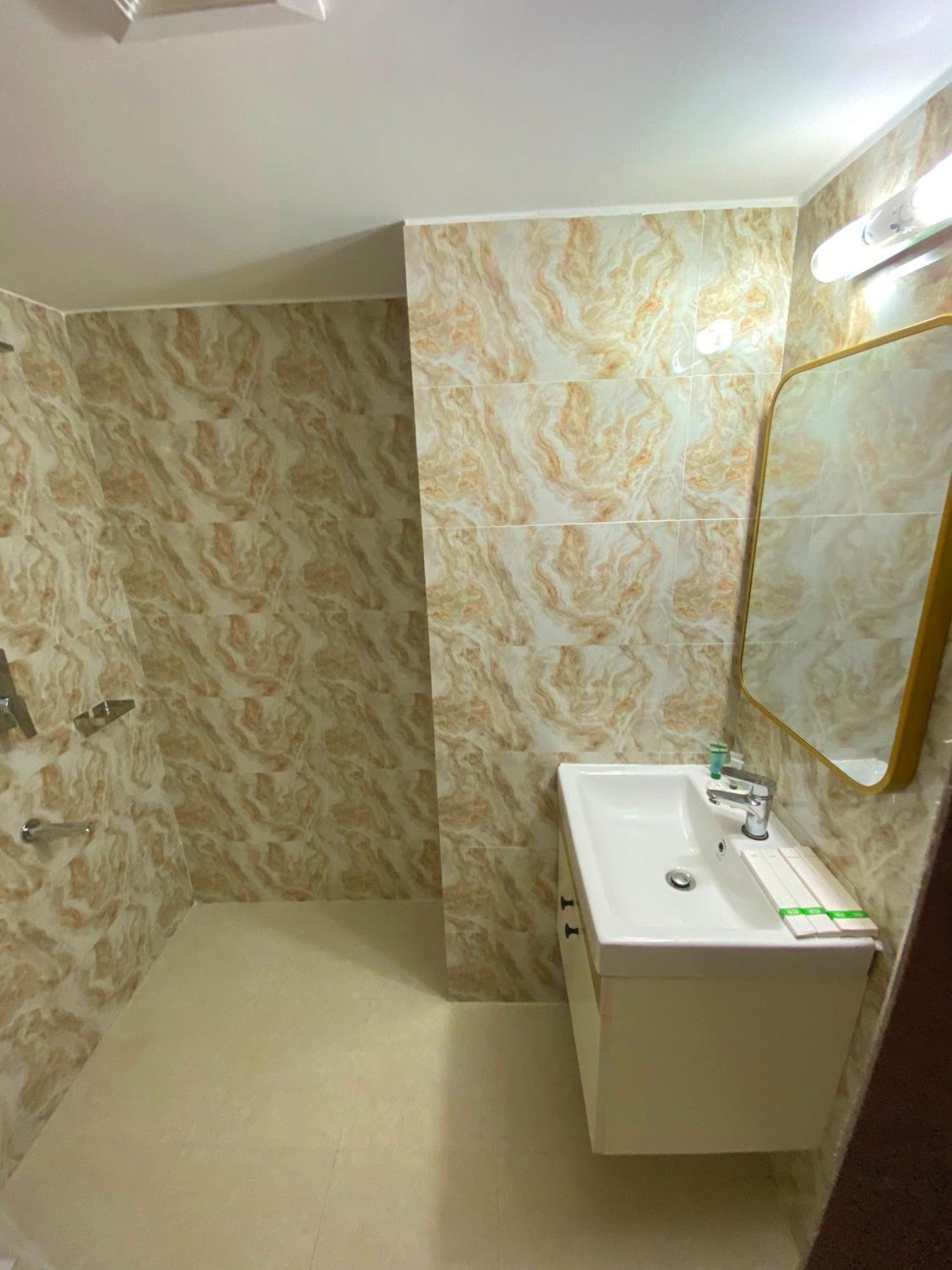 Hotel Valentino Noakhali ภายนอก รูปภาพ
