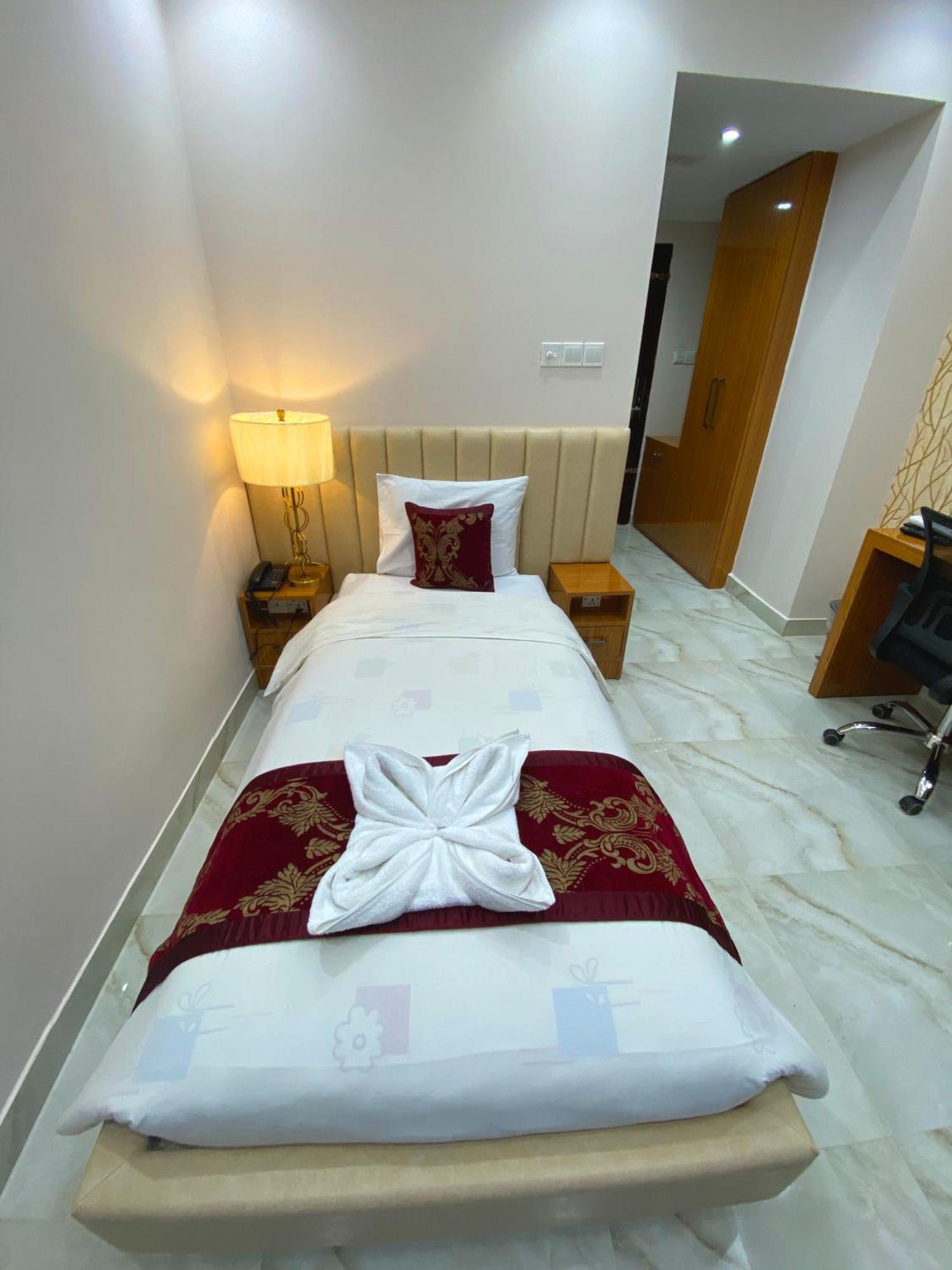 Hotel Valentino Noakhali ภายนอก รูปภาพ